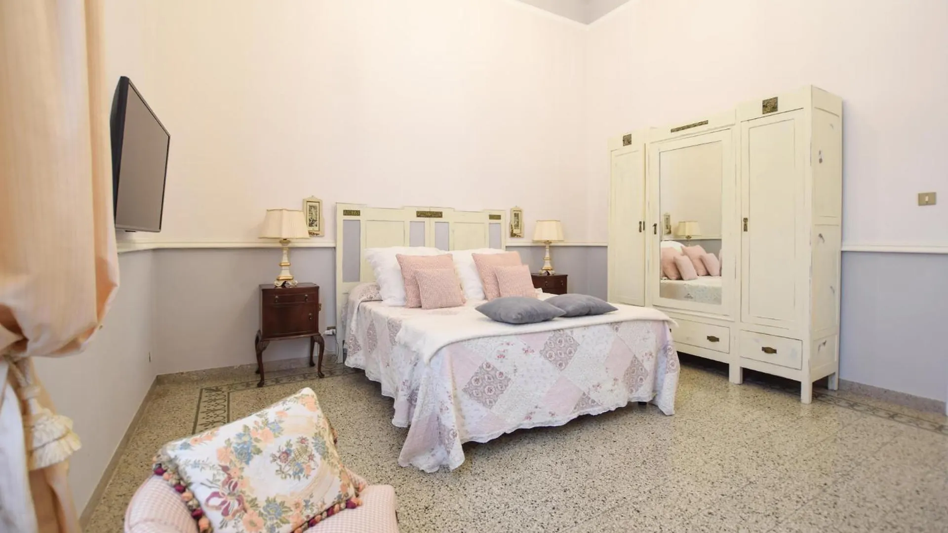 Beautiful Home In Viareggio With Kitchen Holiday home